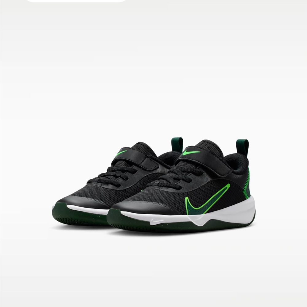 NWT Nike Omni Multi-Court Kids Black and Green Sneakers